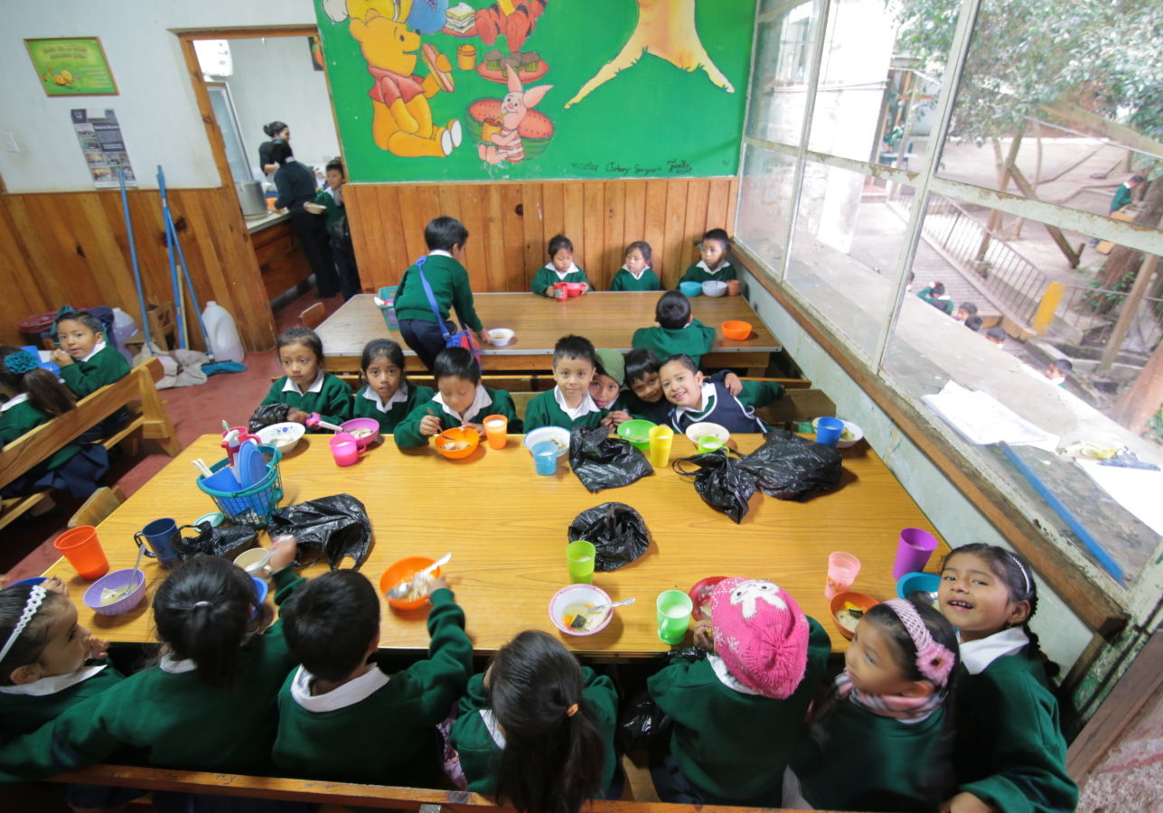 Guatemala school children at lunch